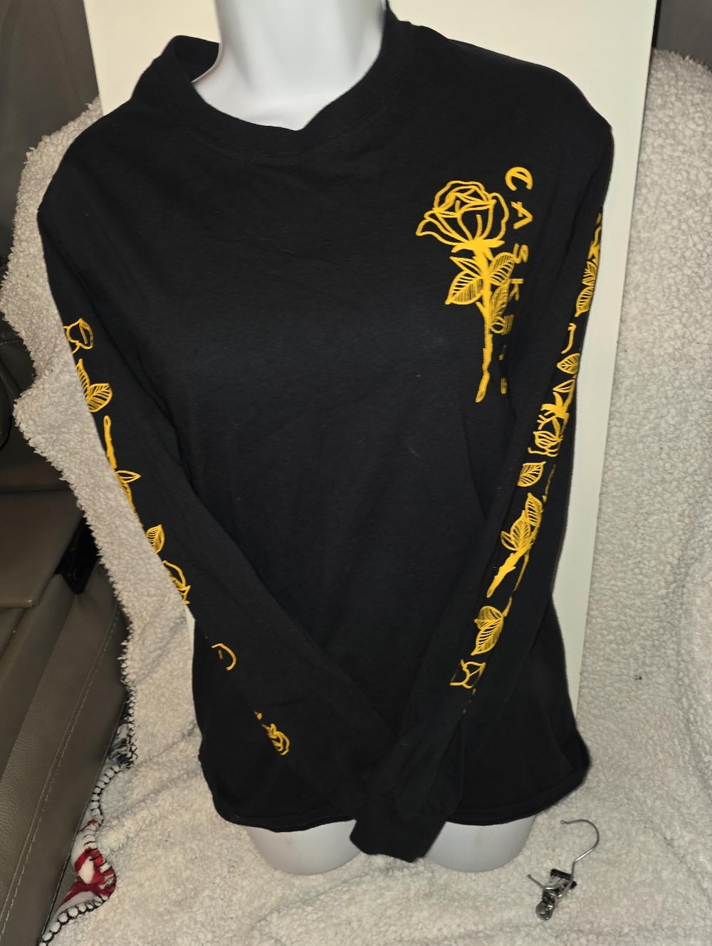 Black Long-Sleeve Rose Graphic Tee - Yellow Print Caskets Size Small